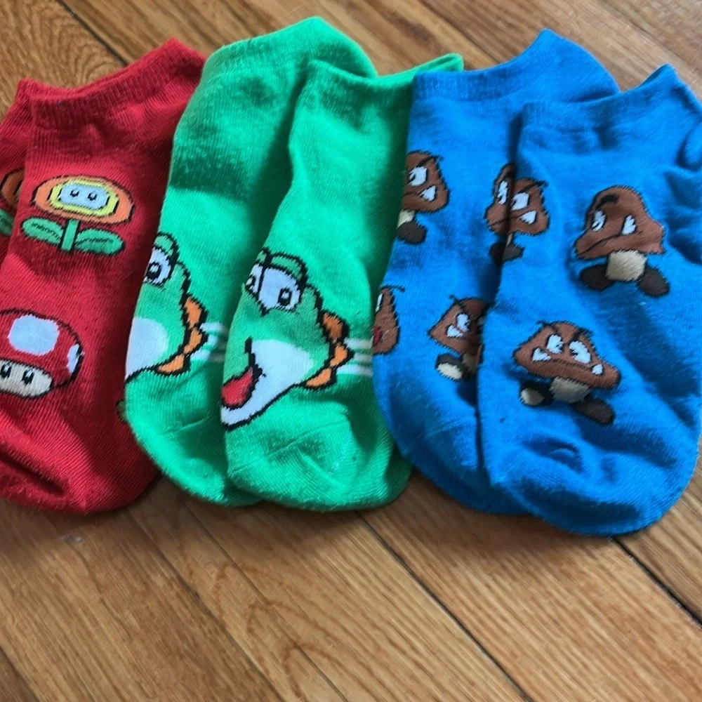 Kids Super Mario sock bundle pairs worn once 6 in totally fit seems youth 4-6.